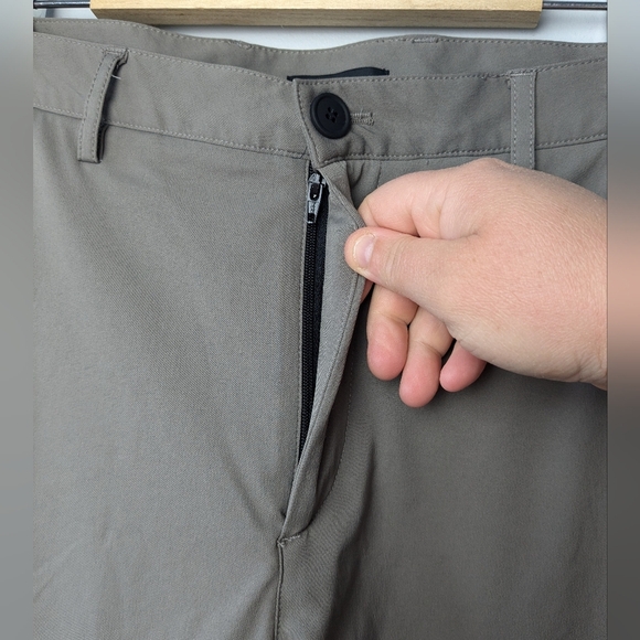 THEORY Men Short Classic Fit Size 32 Made In USA Color Kaki/Gray - Picture 2 of 10